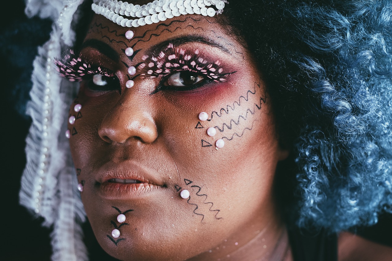 最新舞臺妝時尚潮流引領(lǐng)者，舞臺藝術(shù)妝容技巧全解析