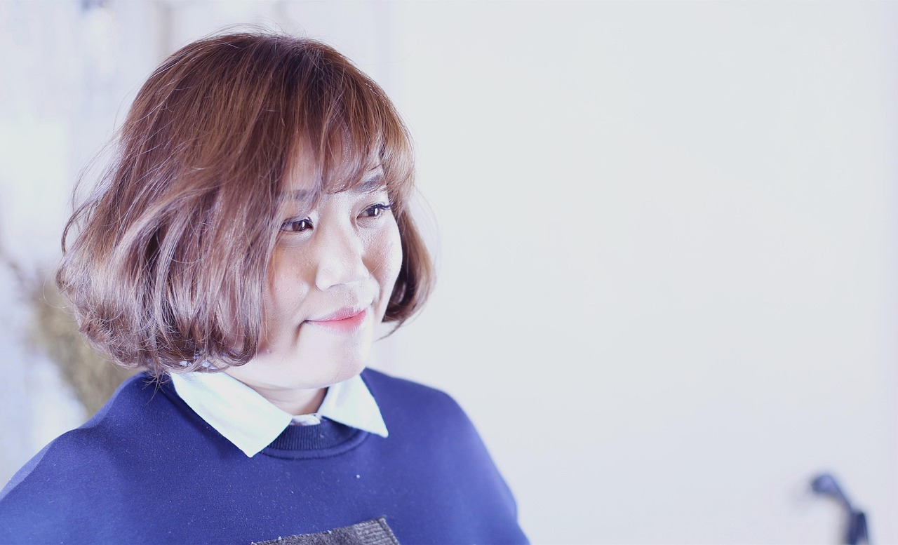 女短發(fā)流行趨勢，展現(xiàn)個(gè)性風(fēng)采的最新時(shí)尚魅力短發(fā)發(fā)型